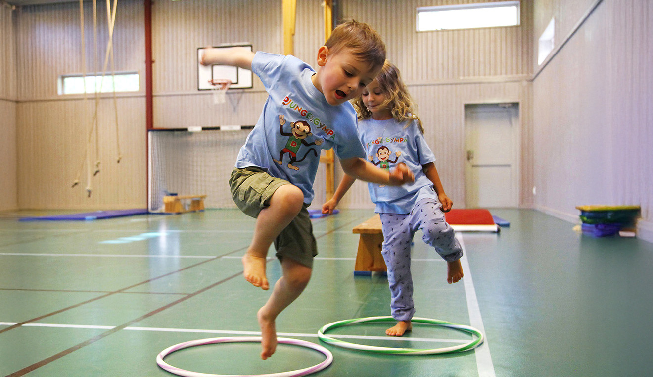 barn i rockringar
